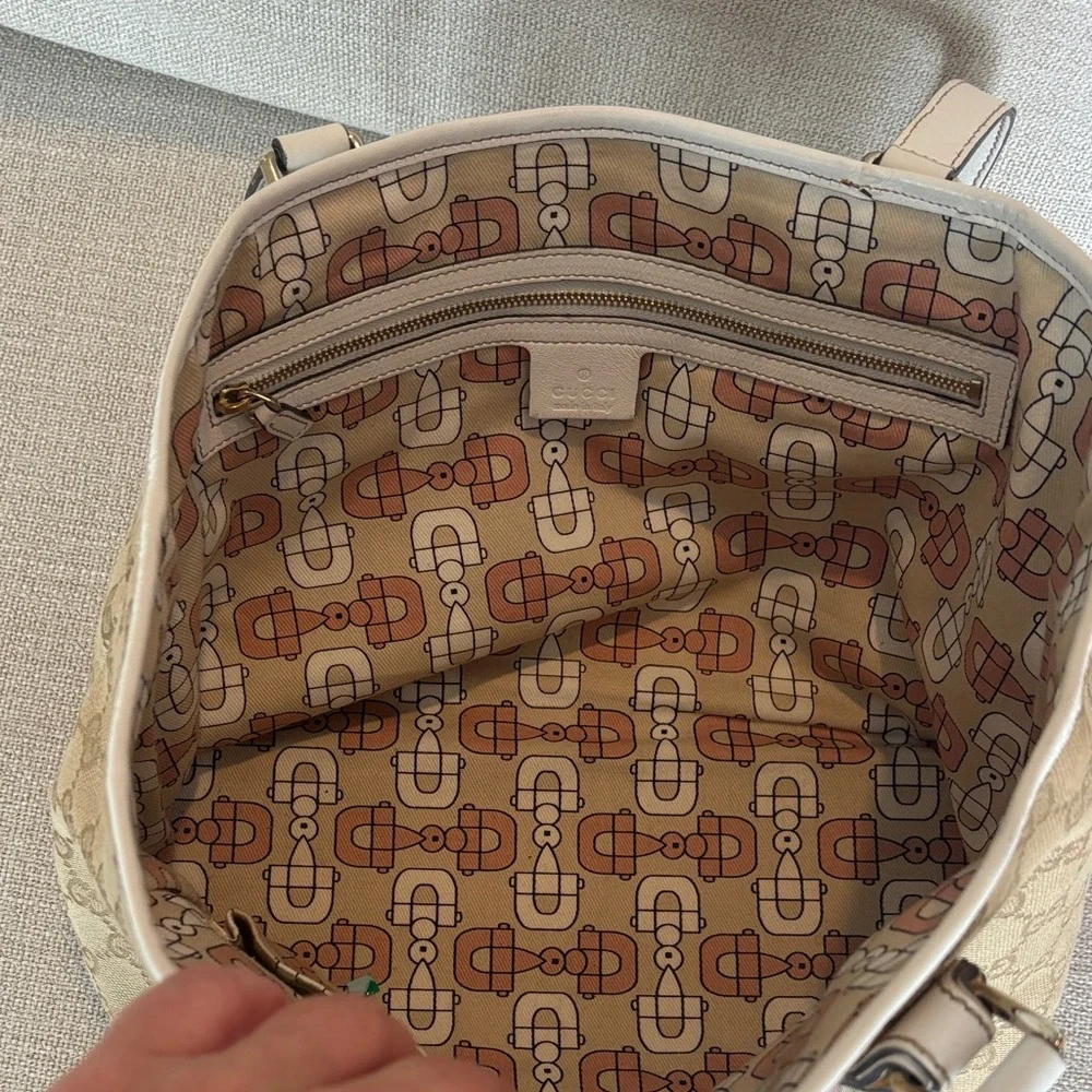 Gucci Beige and White Tote Bag with Starfish Charm EUC! - Picture 5 of 14